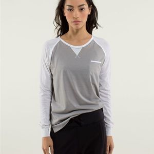 Lululemon Weightless Crewneck Raglan Top in Heathered Medium Grey / White